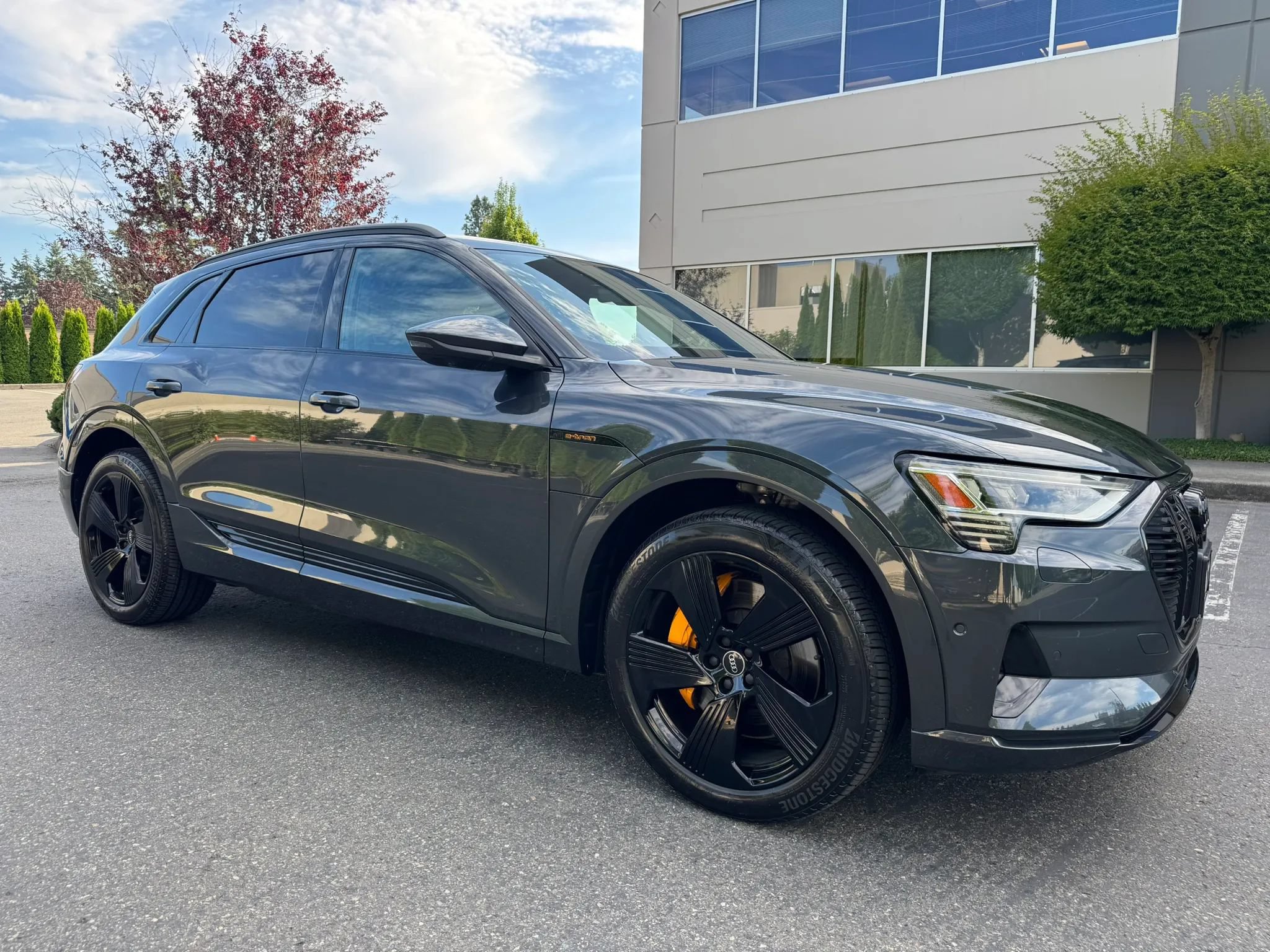 Used 2022 Audi e-tron Premium Plus w/ Premium Plus Package AWD/4WD image 1
