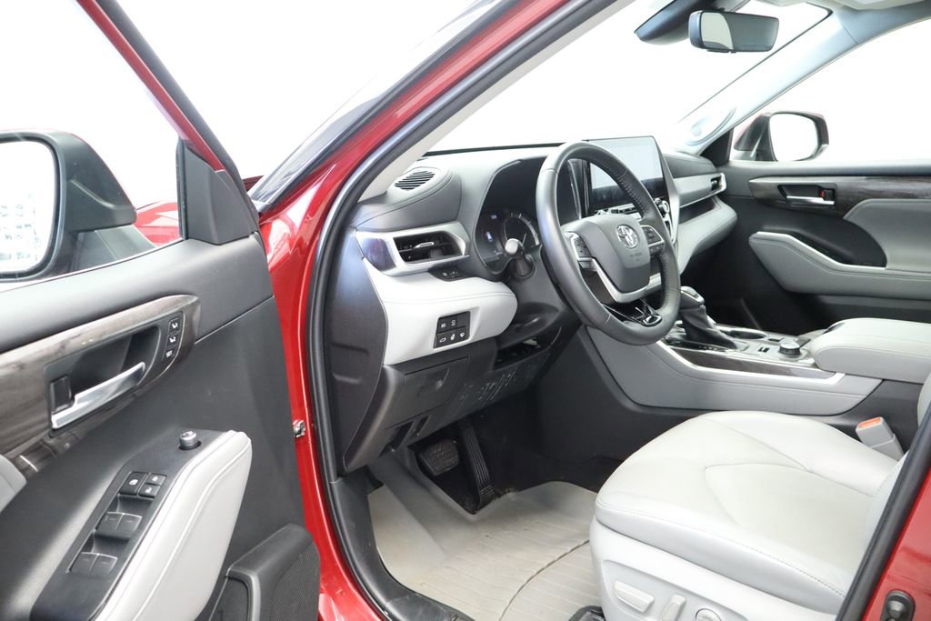Used 2022 Toyota Highlander Platinum AWD/4WD image 32