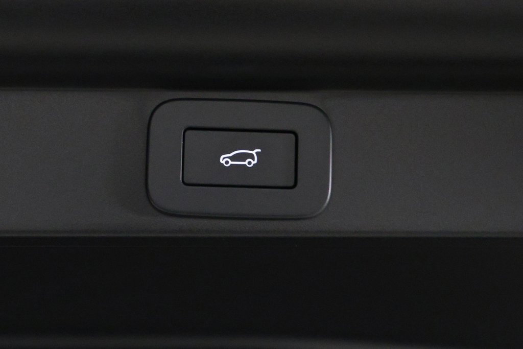 Used 2025 Land Rover Range Rover SE image 9