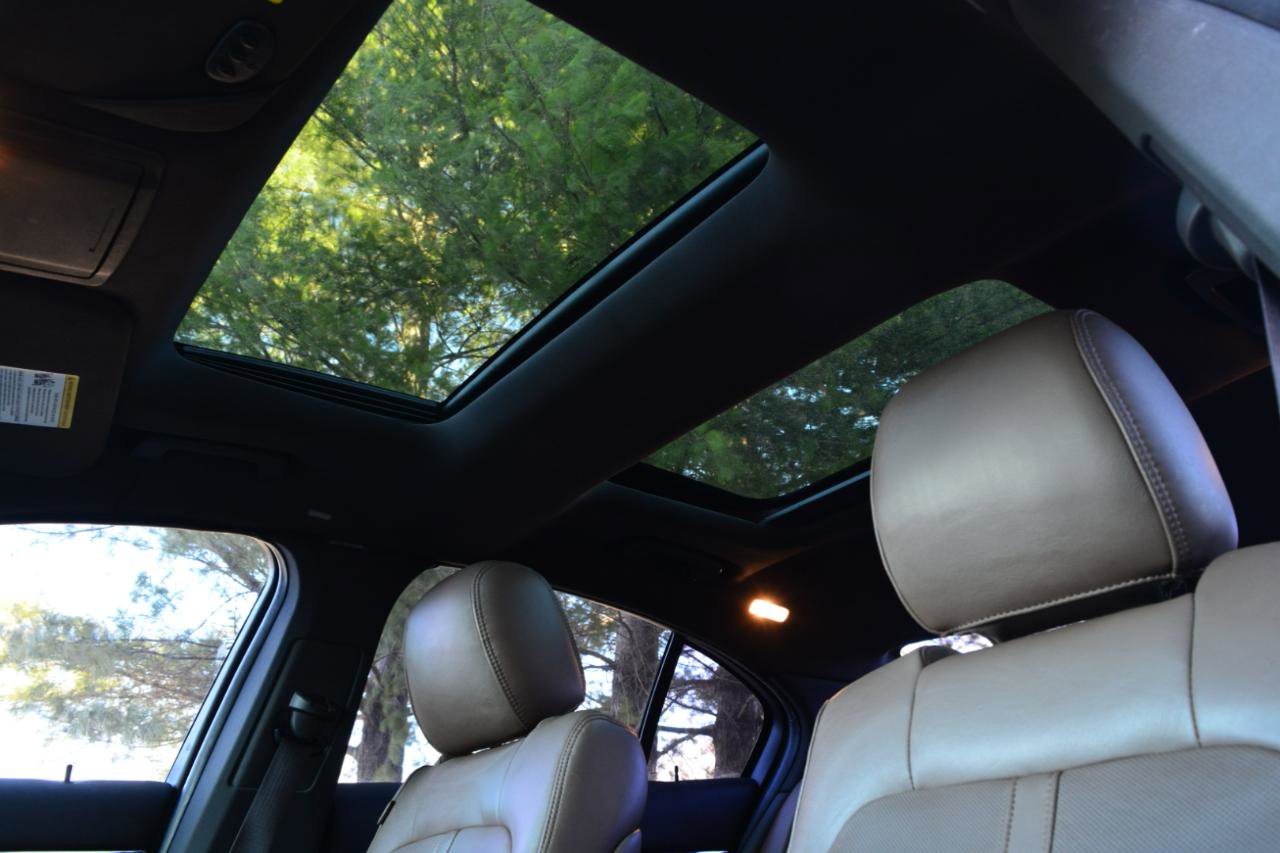 Used 2013 Lincoln MKS image 23