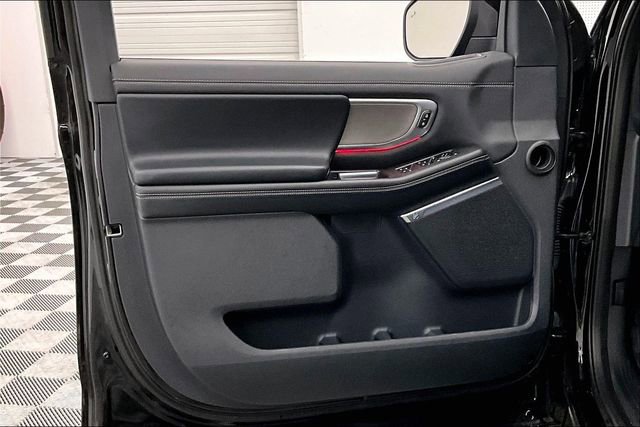 Used 2025 Ford Expedition Platinum image 21