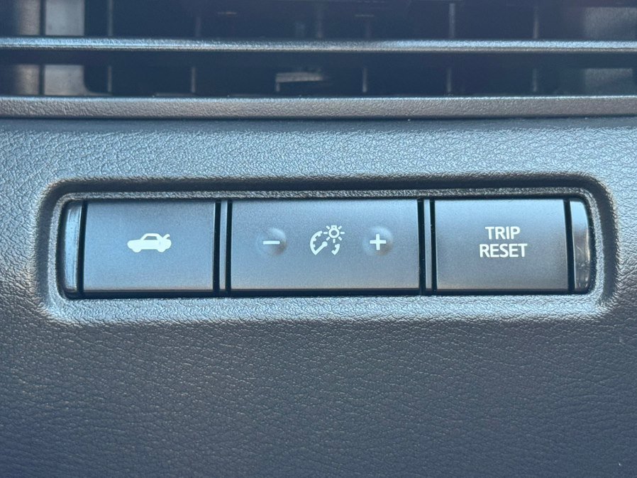 Used 2024 Nissan Altima 2.5 SV FWD image 8