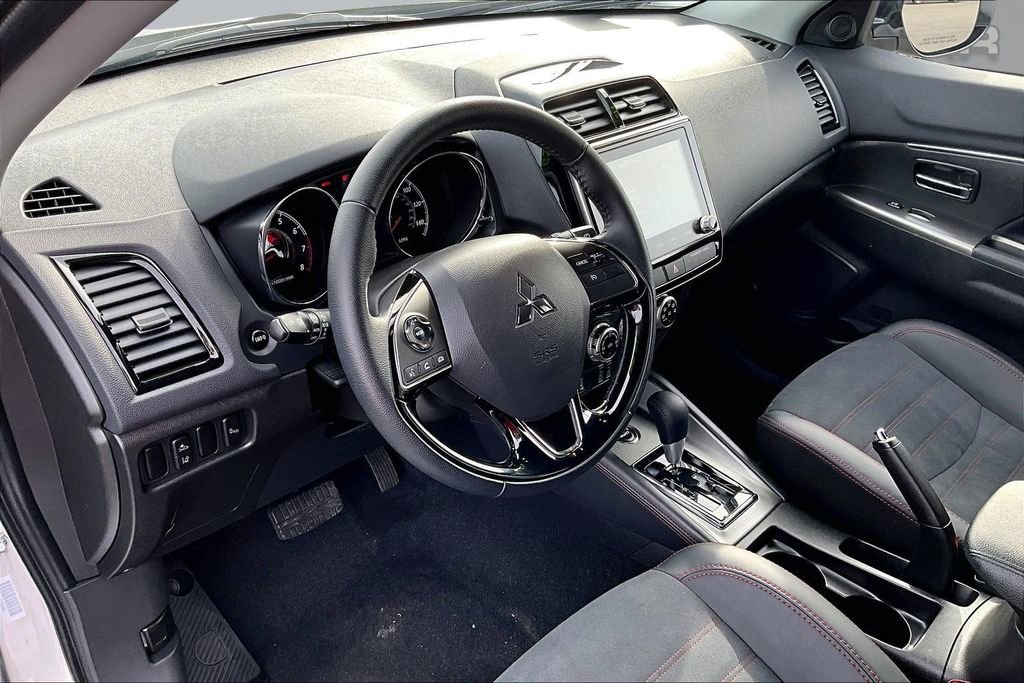 Used 2025 Mitsubishi Outlander Sport AWD image 14
