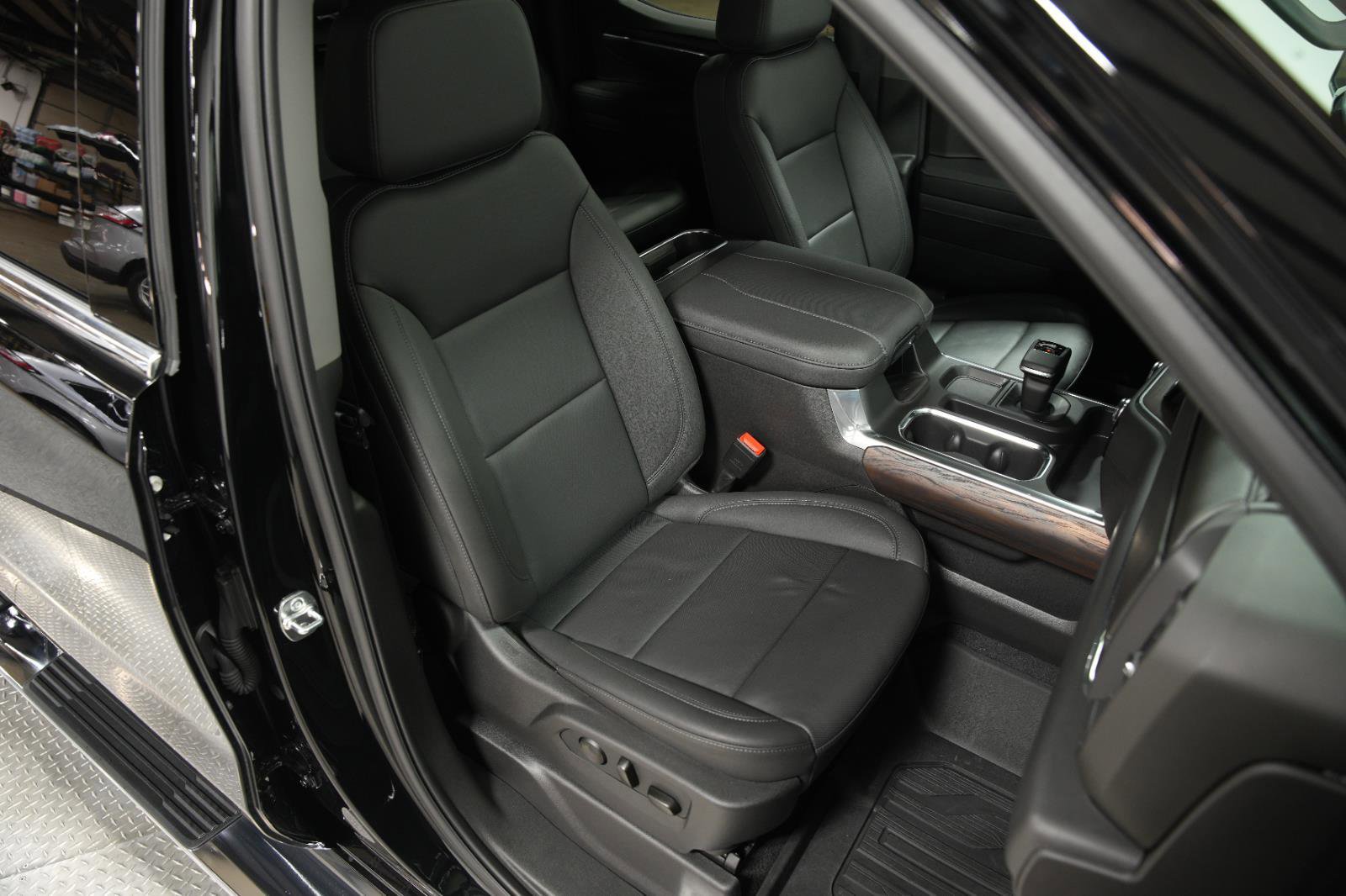 Used 2026 GMC Sierra 1500 SLT w/ SLT Premium Plus Package image 14