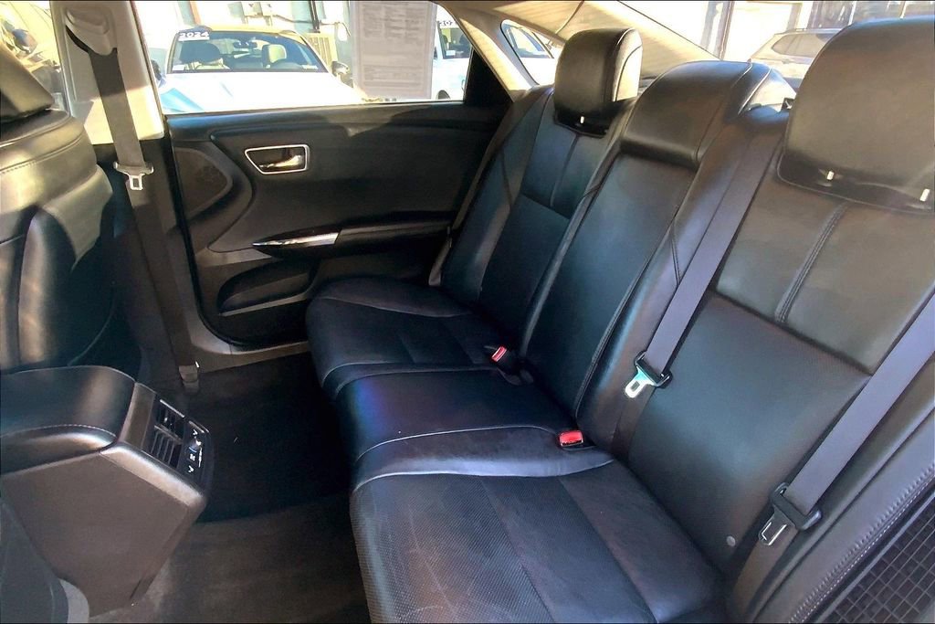 Used 2016 Toyota Avalon Limited image 21