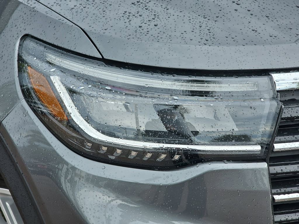 New 2025 Ford Explorer Active image 36