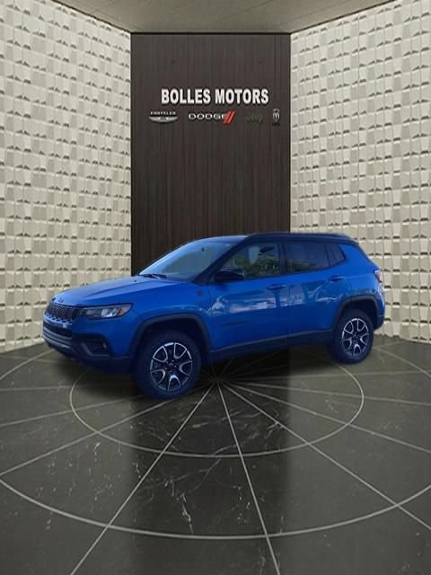 Used 2025 Jeep Compass Trailhawk w/ Trailhawk Convenience Group AWD/4WD image 8