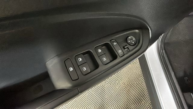 Used 2024 Hyundai Venue SE FWD image 11