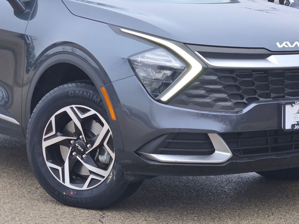 Used 2023 Kia Sportage LX image 3