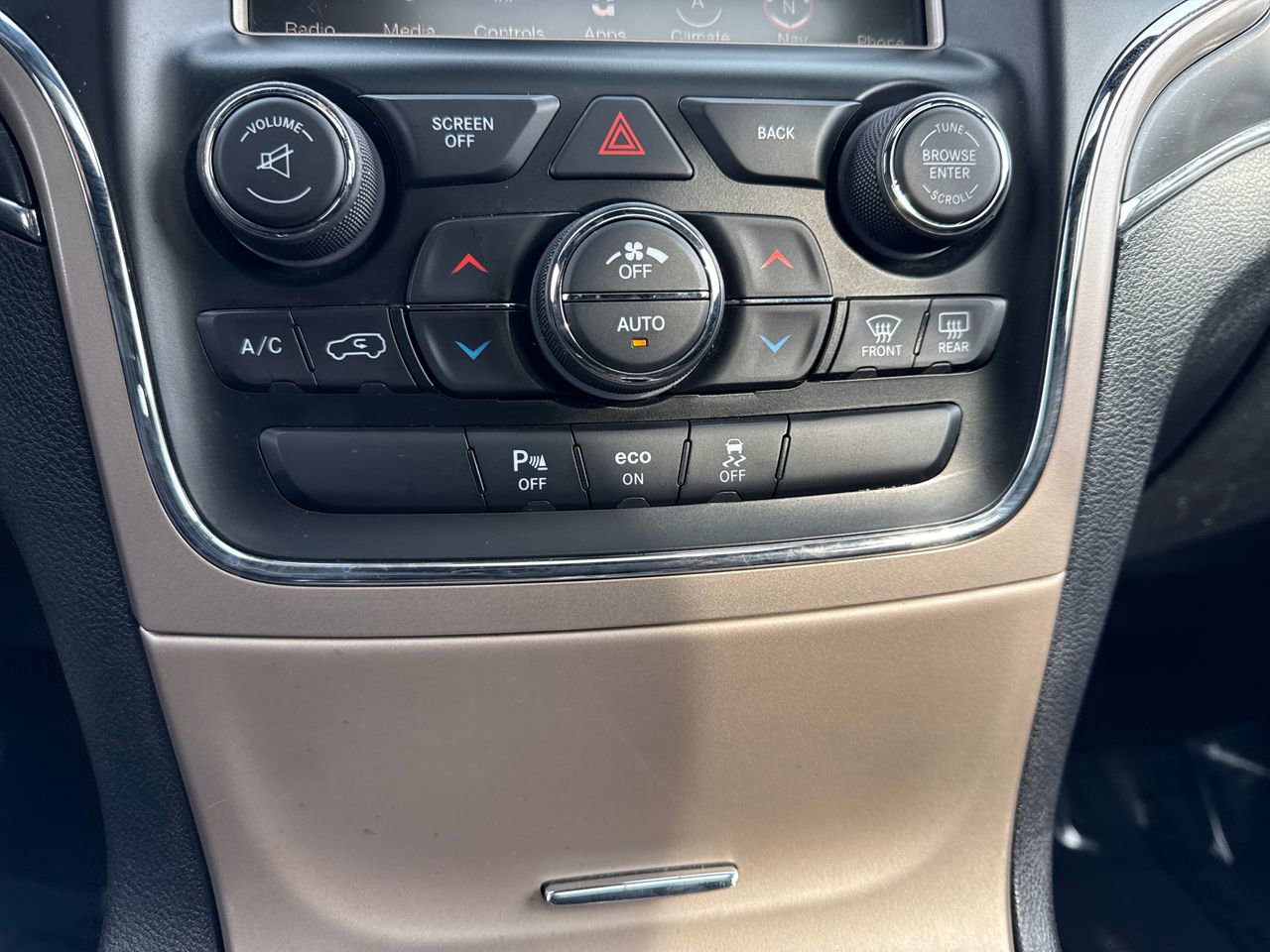 Used 2015 Jeep Grand Cherokee Limited image 22