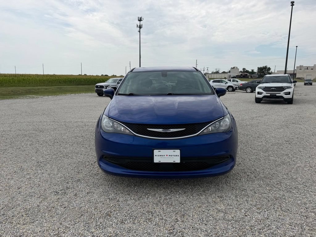 Used 2021 Chrysler Voyager LX FWD image 8