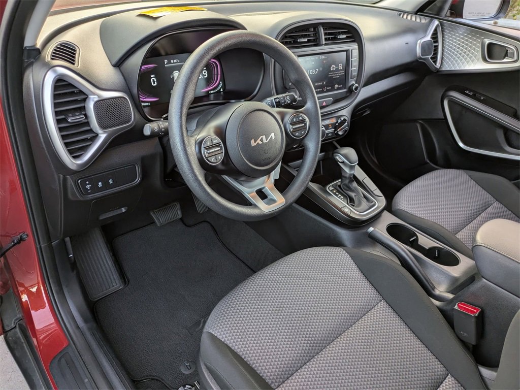 Used 2024 Kia Soul LX w/ Option Group 015 image 17