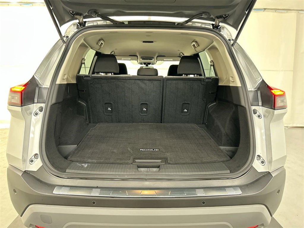 Used 2023 Nissan Rogue SV image 4