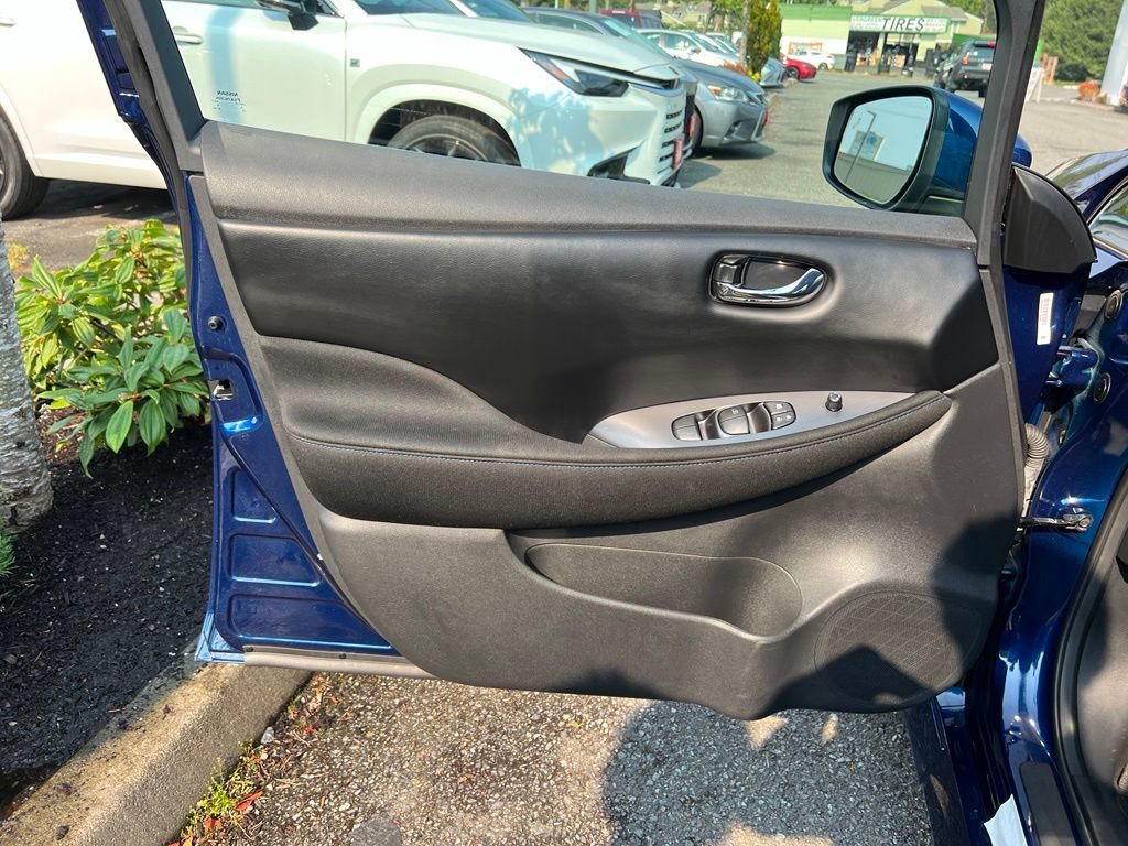 Used 2025 Nissan Leaf S FWD image 12