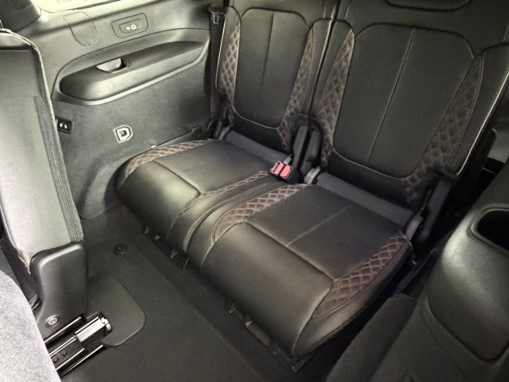 Used 2023 Jeep Grand Cherokee L Summit w/ Luxury Tech Group V image 27