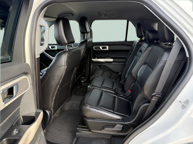 Used 2022 Ford Explorer XLT w/ Equipment Group 202A AWD/4WD image 5