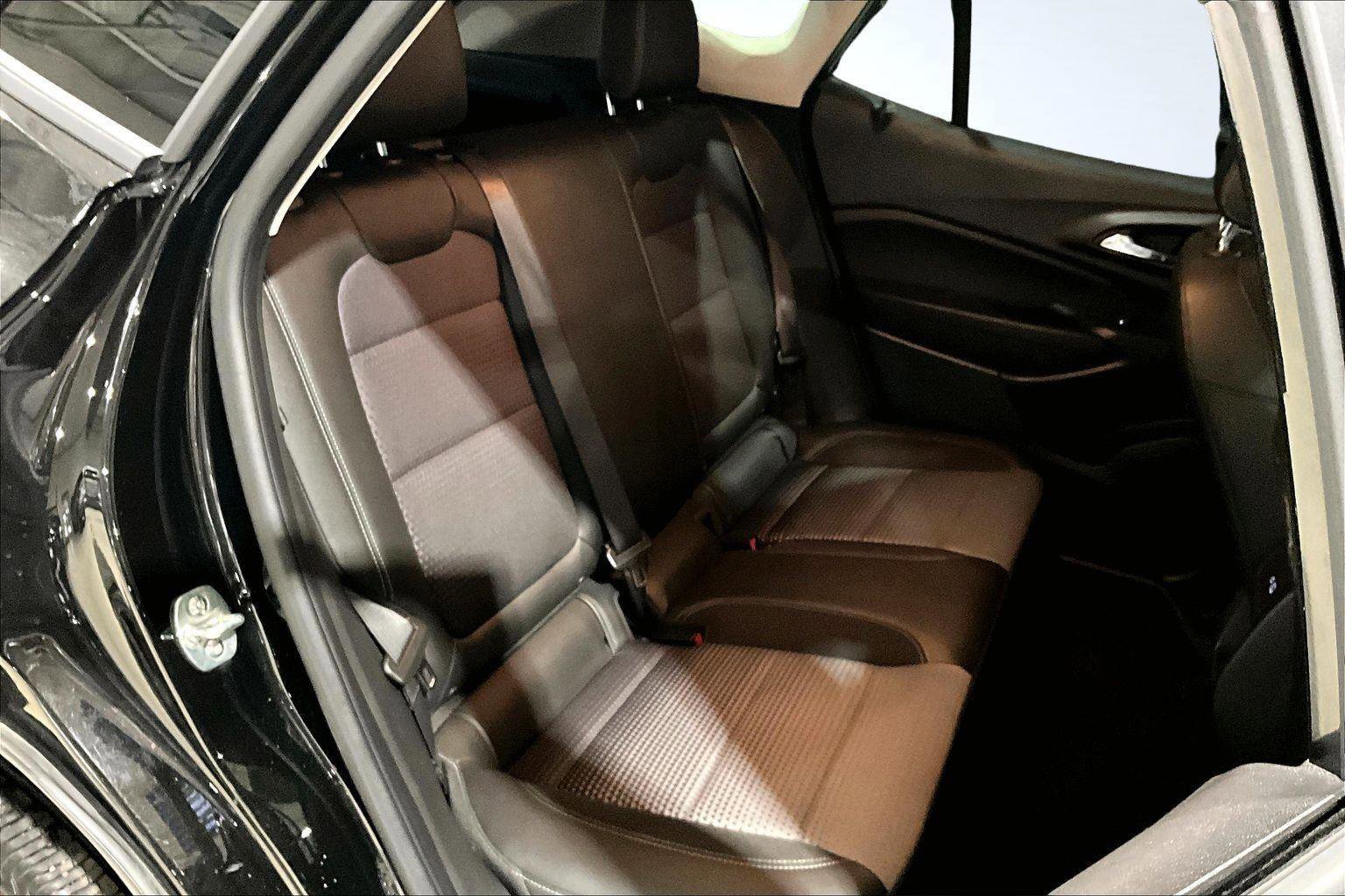 Used 2025 Chevrolet Trax LT image 28