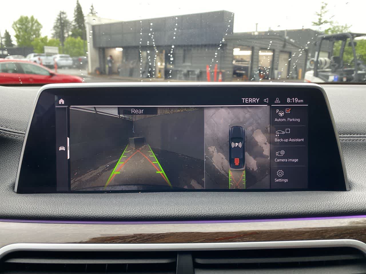 Used 2020 BMW 740i w/ M Sport Package RWD image 26