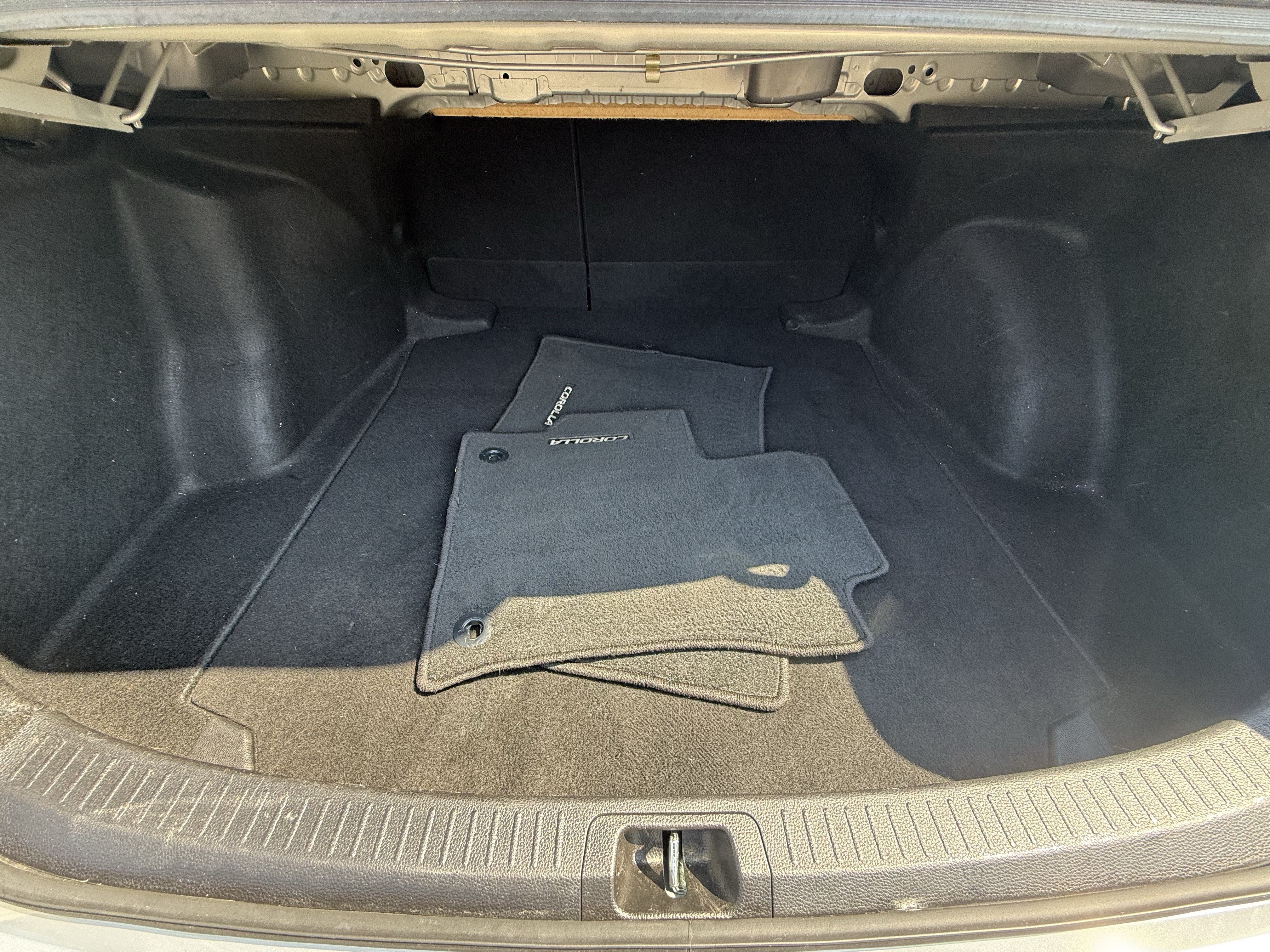 Used 2023 Toyota Corolla LE FWD image 31