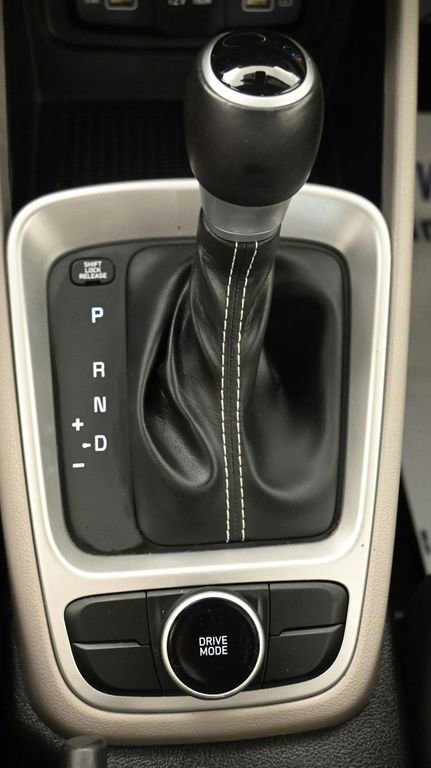 Used 2022 Hyundai Venue SEL w/ Cargo Package image 34