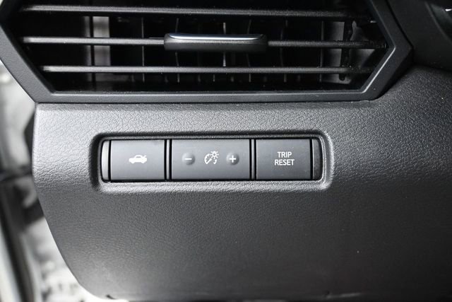 Used 2025 Nissan Altima 2.5 SV FWD image 18