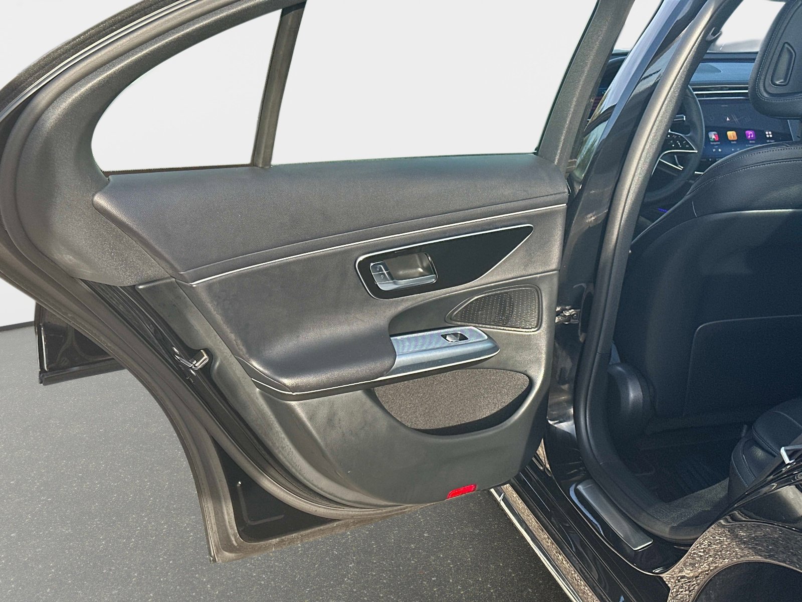 Used 2025 Mercedes-Benz E 350 Sedan image 12