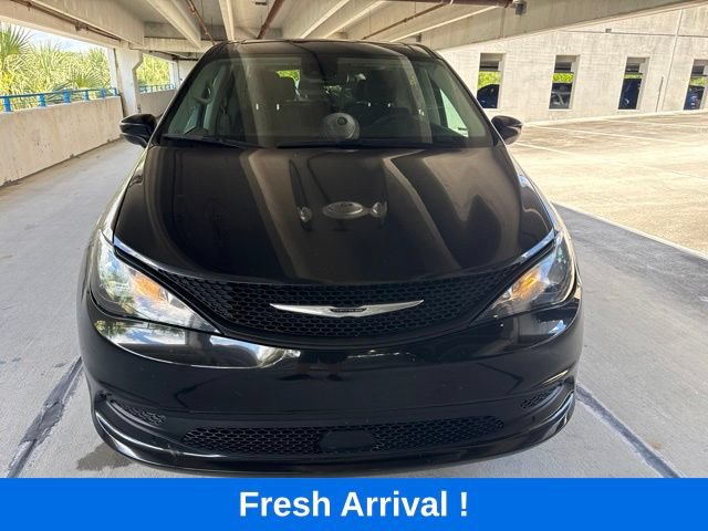 Used 2023 Chrysler Voyager LX FWD image 15