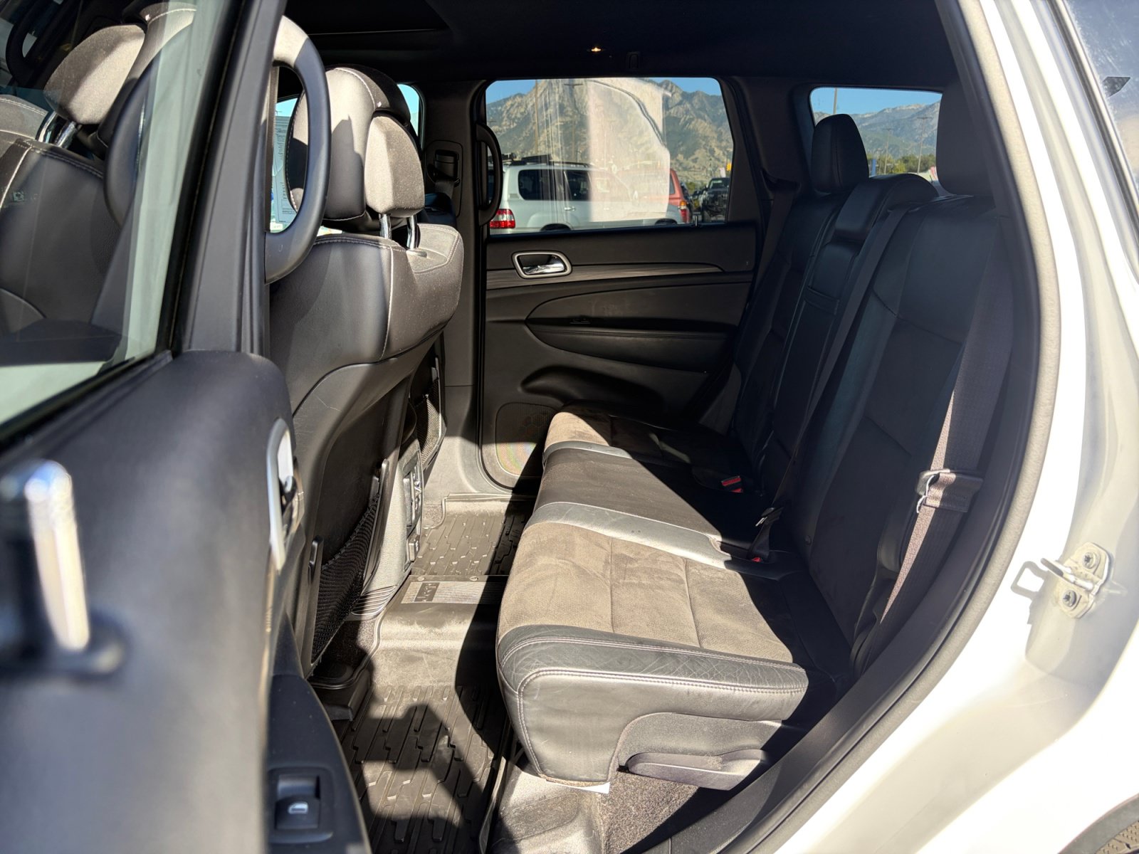 Used 2021 Jeep Grand Cherokee Laredo X AWD/4WD image 24