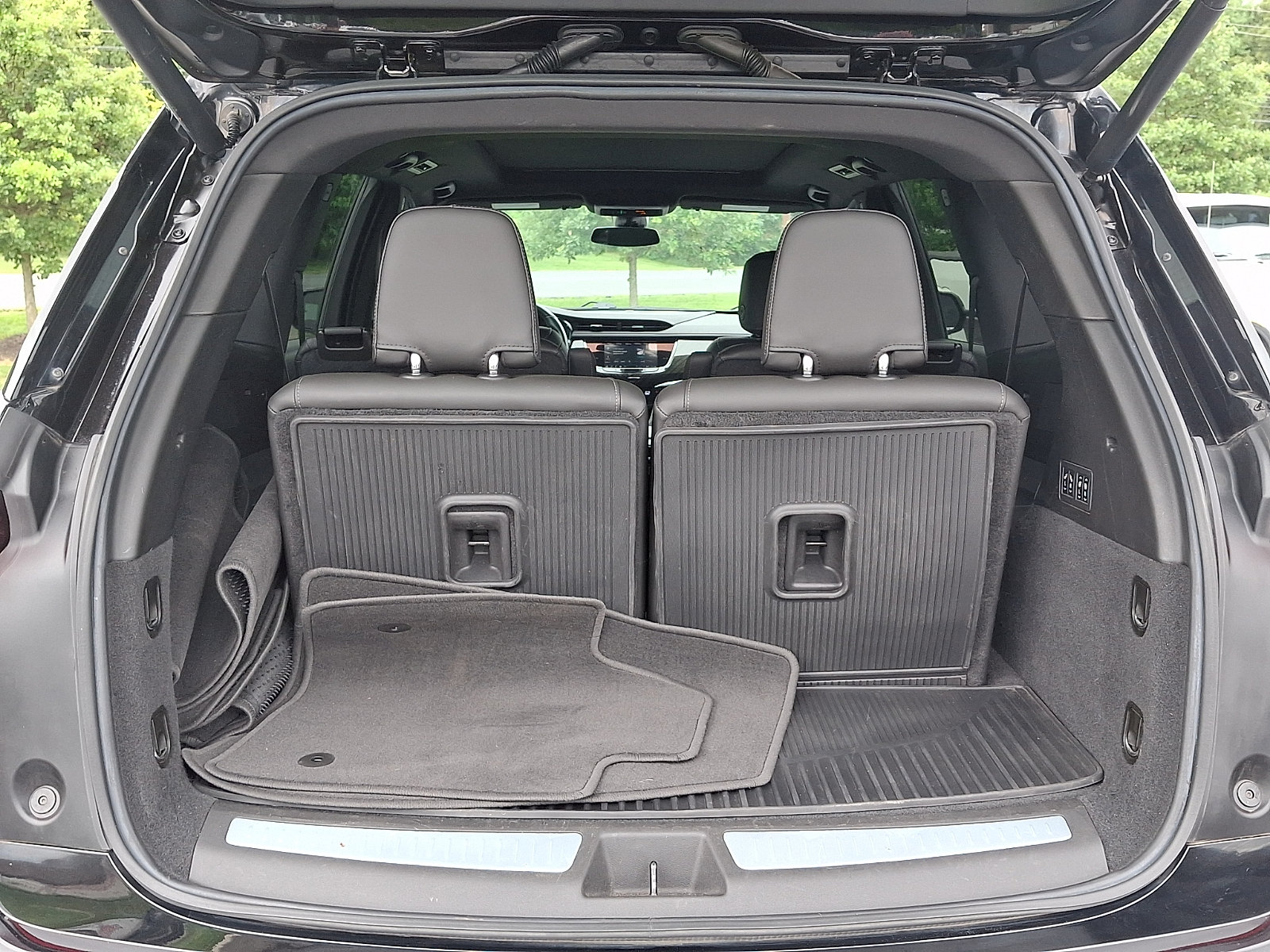 Used 2022 Cadillac XT6 Premium Luxury w/ LPO, Floor Liner Package AWD/4WD image 31