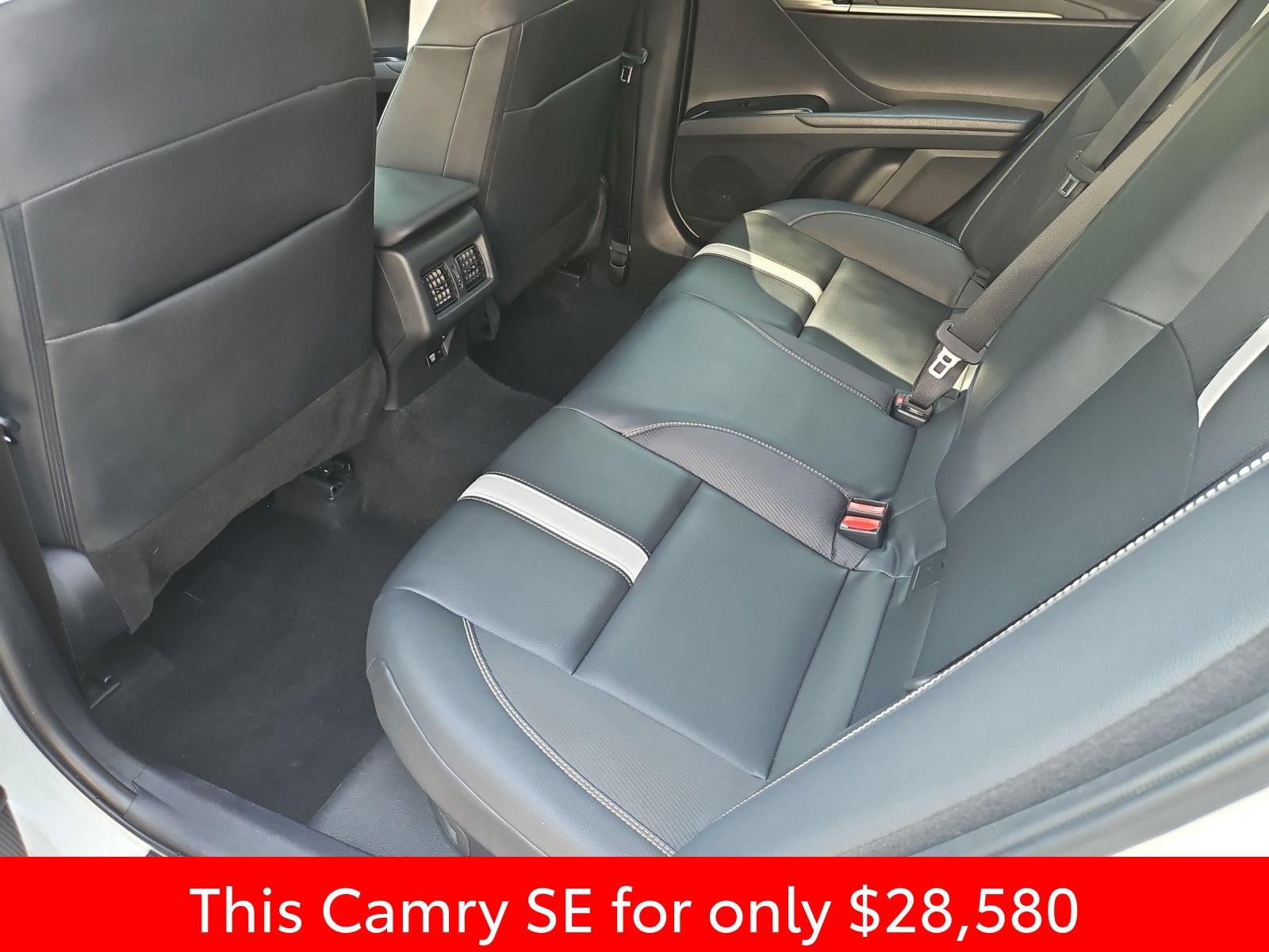 Used 2025 Toyota Camry SE FWD image 33