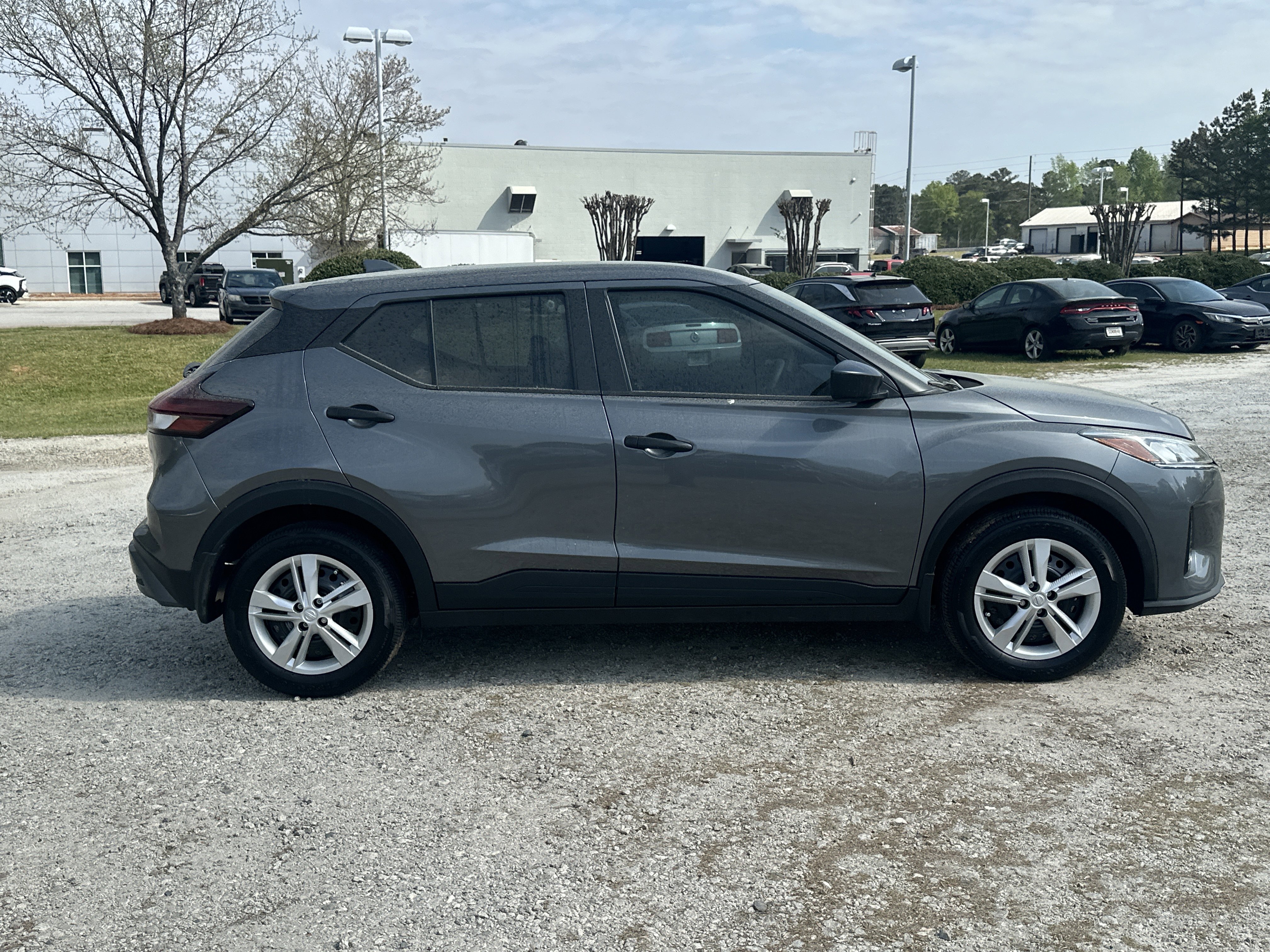 Certified 2025 Nissan Kicks Play S image 4