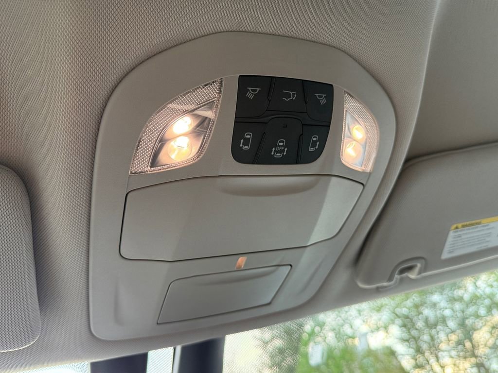 Used 2021 Chrysler Pacifica Touring-L w/ Premium & Safety Sphere Group image 22