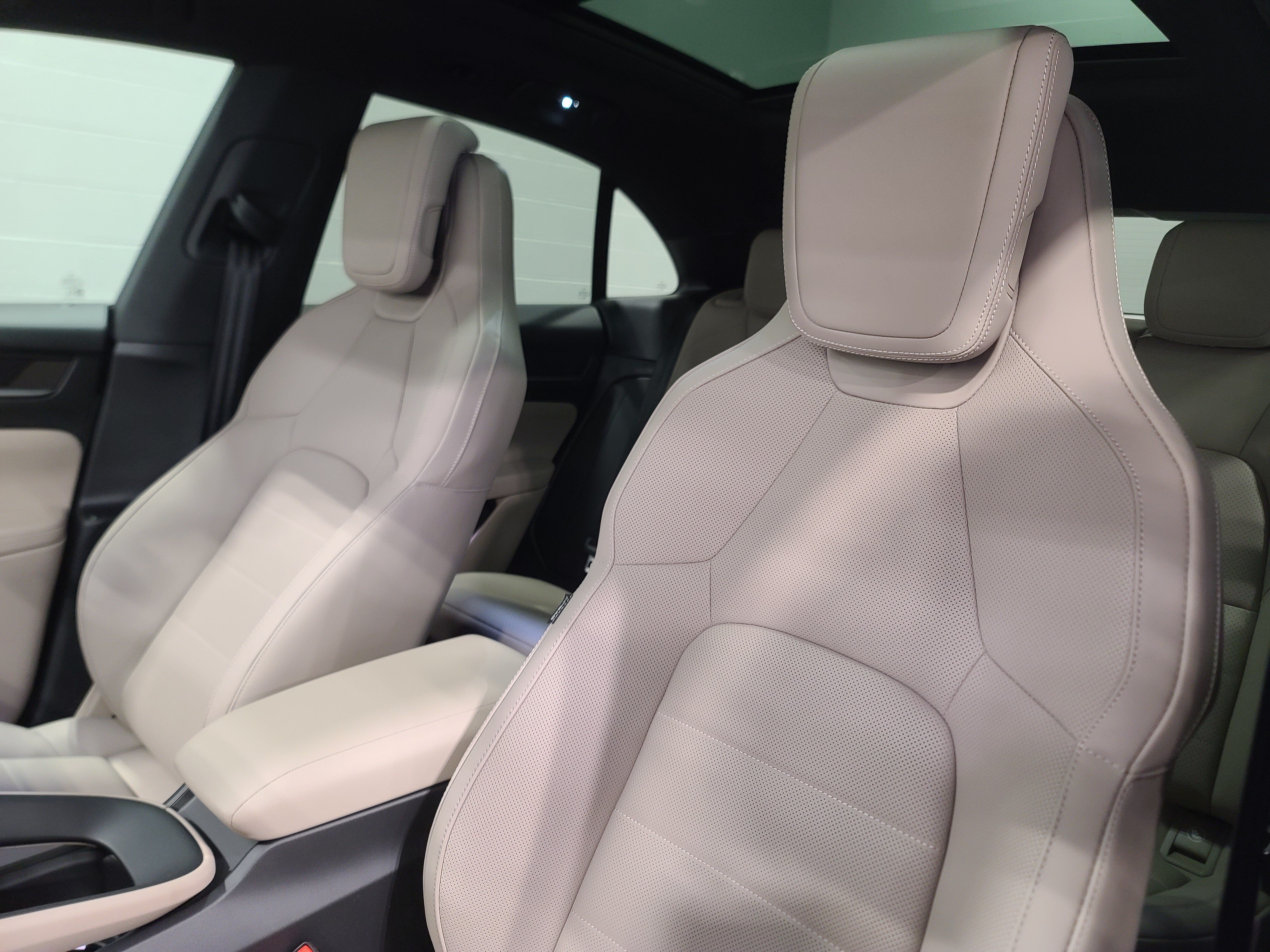 New 2026 Porsche Macan Electric RWD image 10
