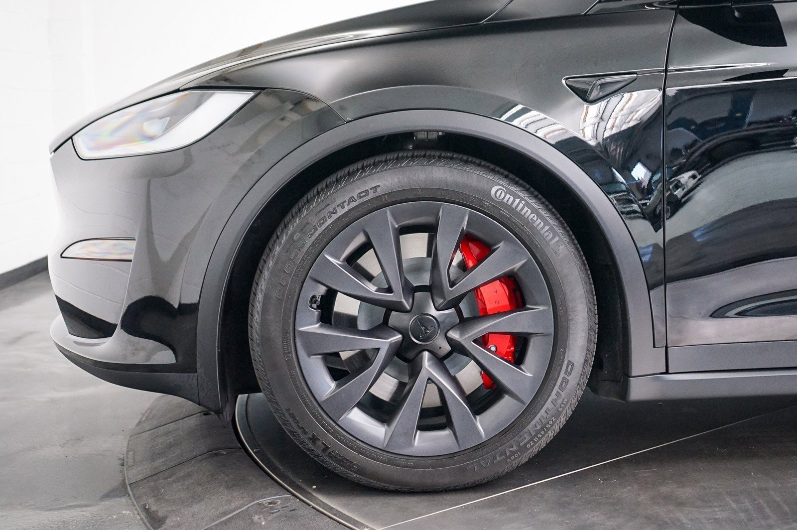 Used 2024 Tesla Model X Plaid image 11