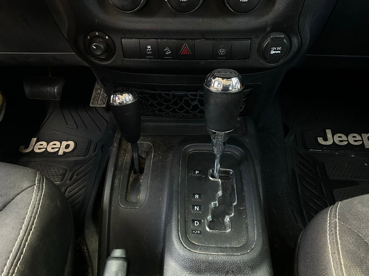 Used 2014 Jeep Wrangler Unlimited Sahara w/ Connectivity Group AWD/4WD image 18