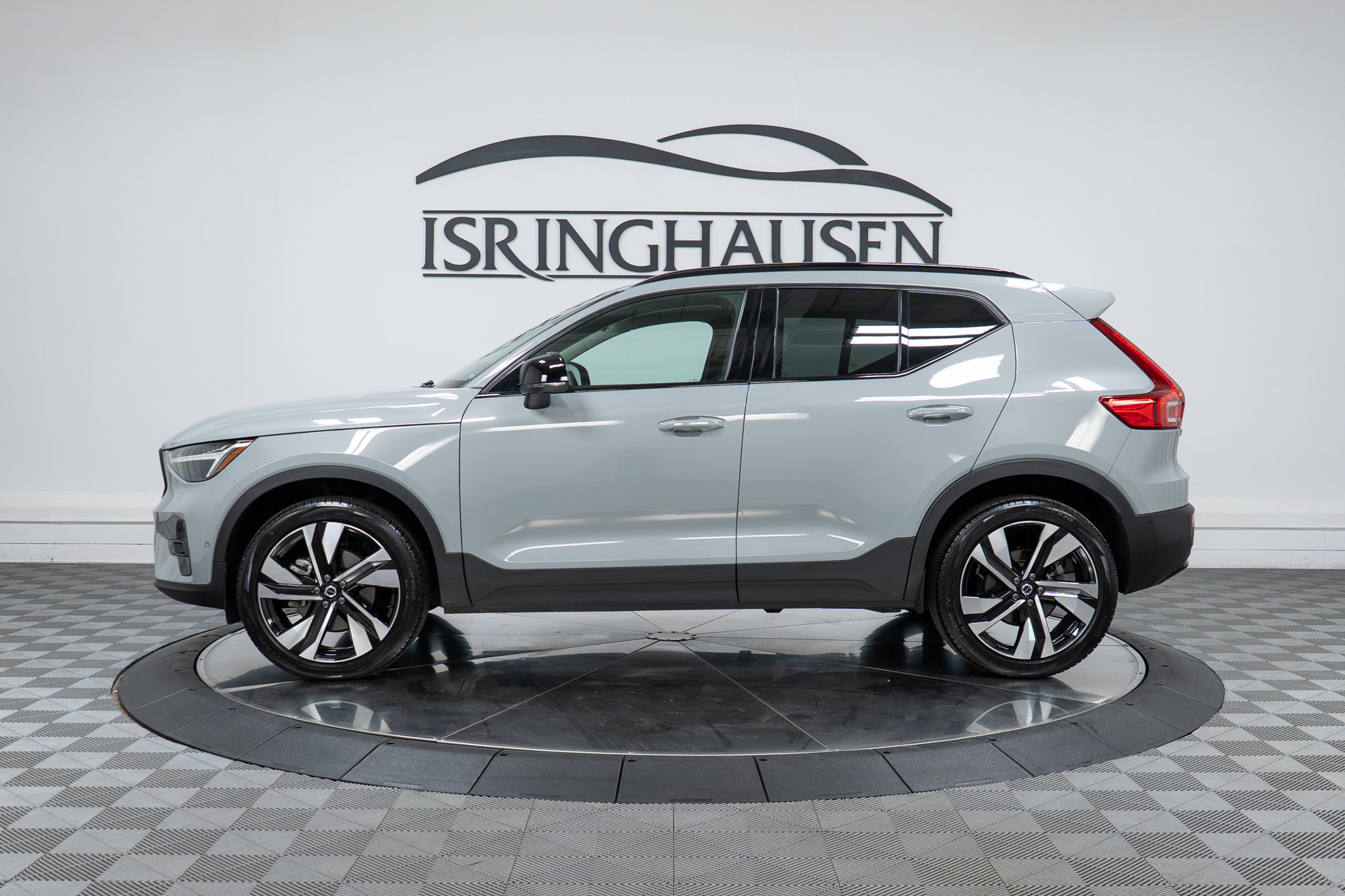 Certified 2025 Volvo XC40 B5 Plus AWD/4WD image 8