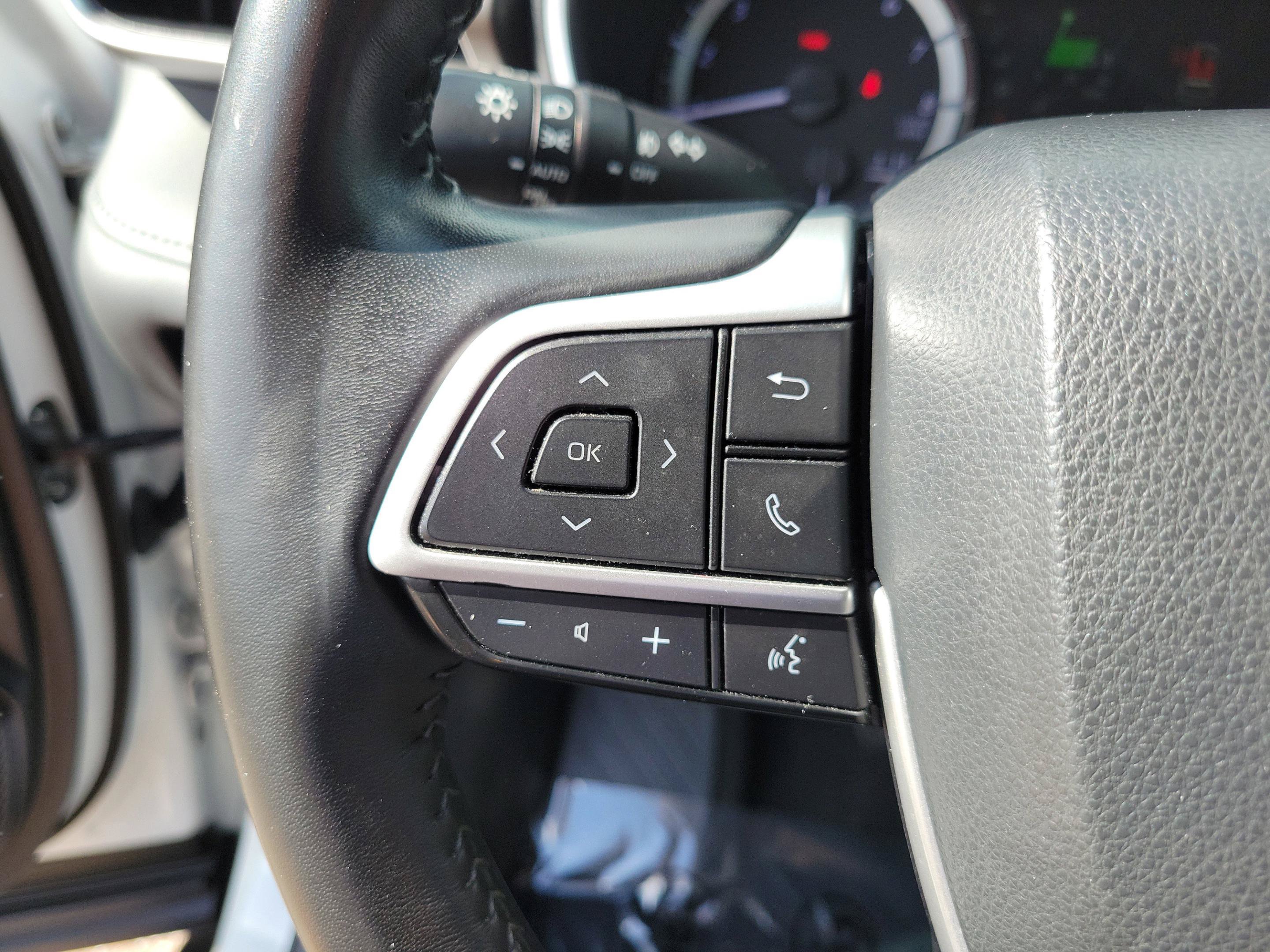 Used 2023 Toyota Highlander XLE FWD image 22