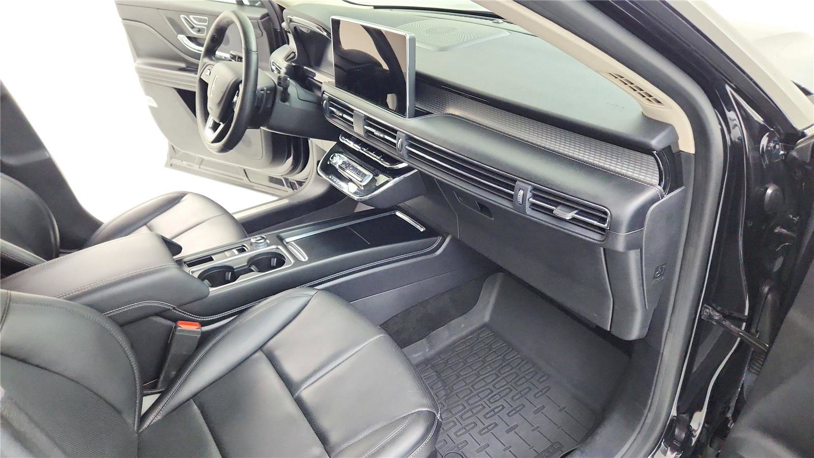 Used 2023 Lincoln Corsair AWD w/ Equipment Group 101A image 31