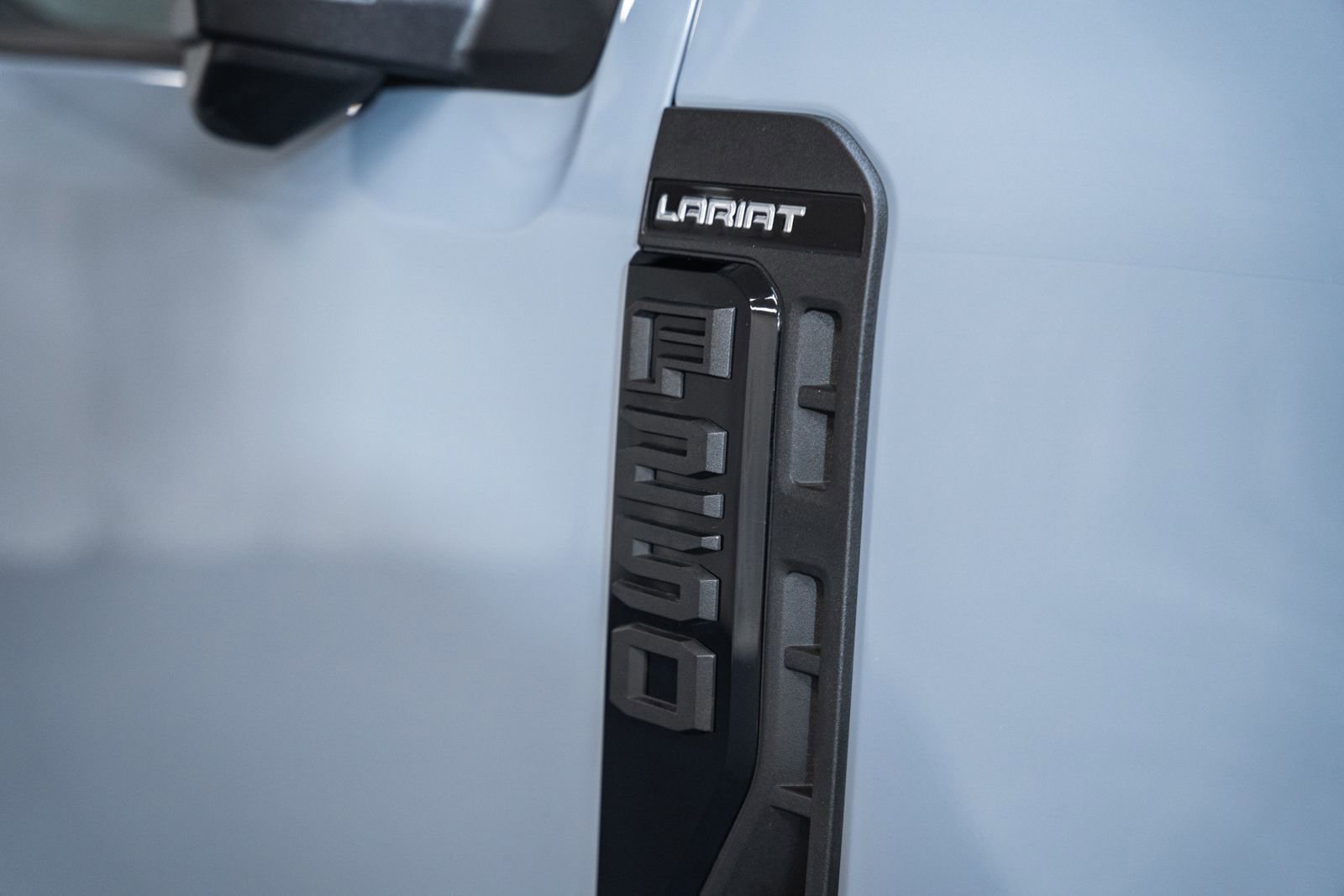 Used 2025 Ford F250 Lariat w/ Black Appearance Package image 13