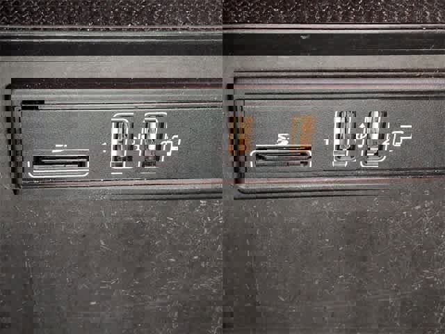 Used 2018 Mercedes-Benz GLC 300 4MATIC image 31