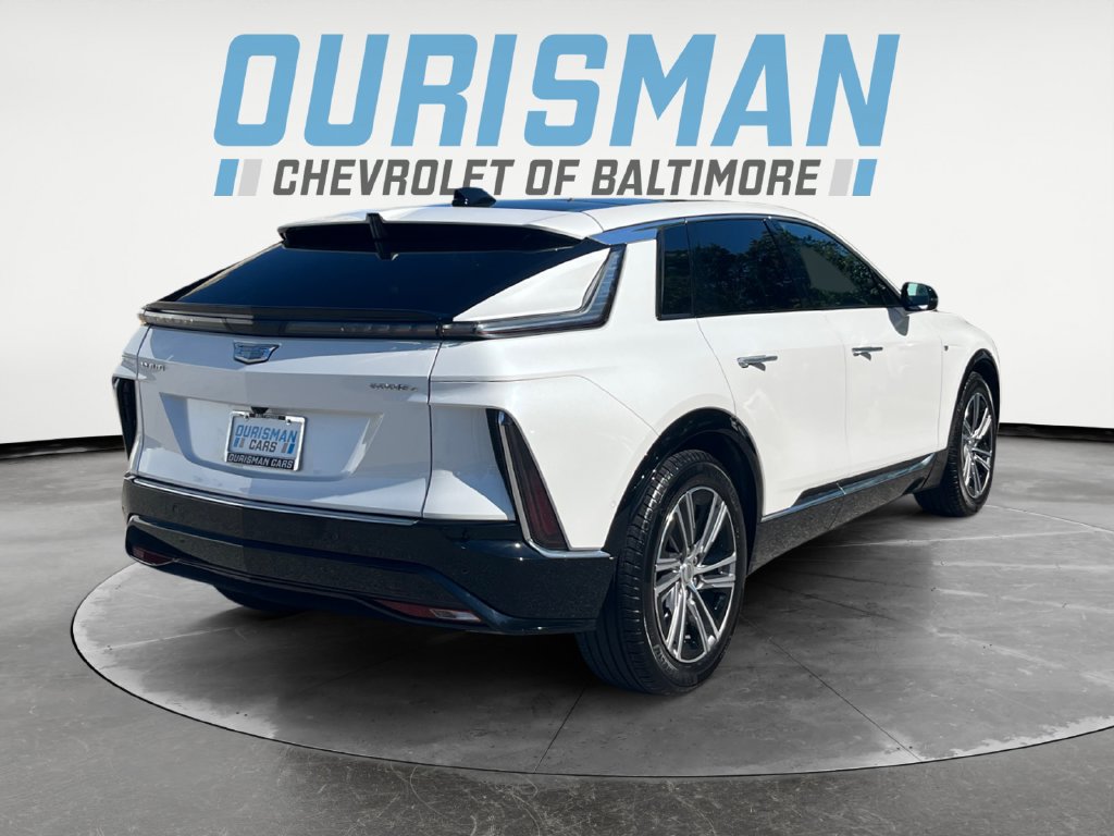 Used 2024 Cadillac Lyriq Luxury w/ LPO, Floor Liner Package AWD/4WD image 6