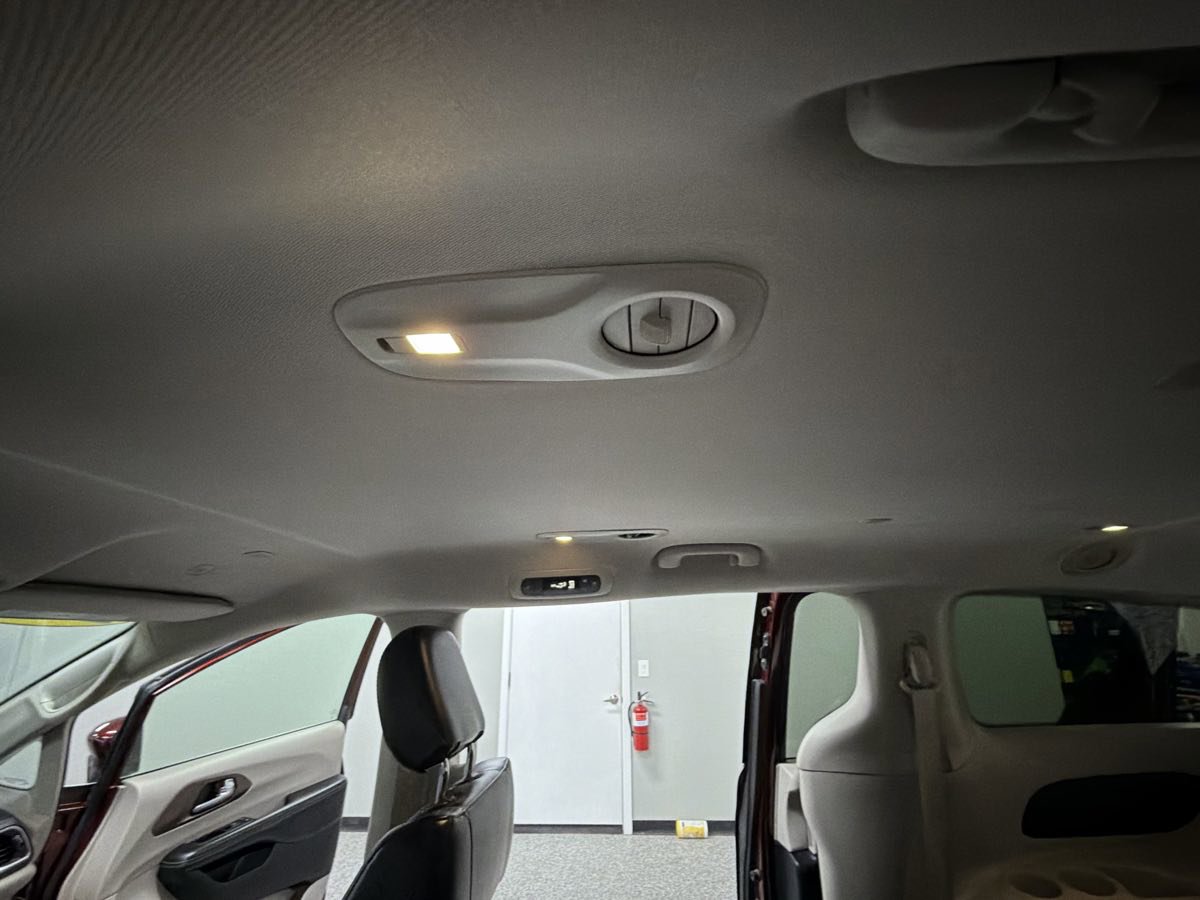 Used 2020 Chrysler Voyager Lxi FWD image 24