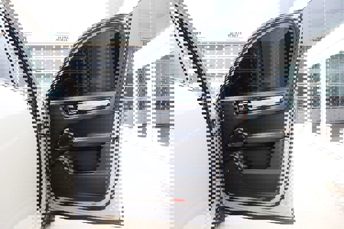 Used 2022 Porsche Cayenne Platinum Edition image 37