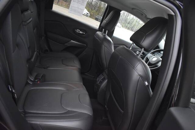 Used 2019 Jeep Cherokee Limited w/ Luxury Group AWD/4WD image 18