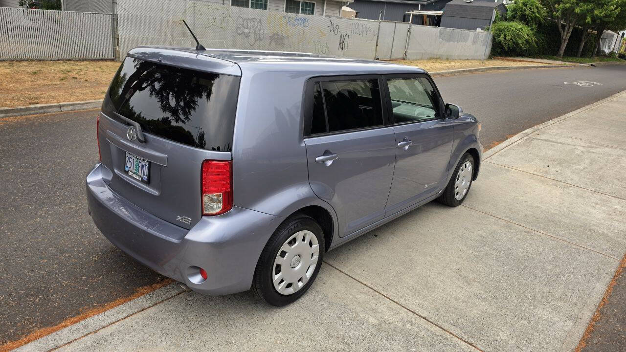 Used 2012 Scion xB FWD image 5