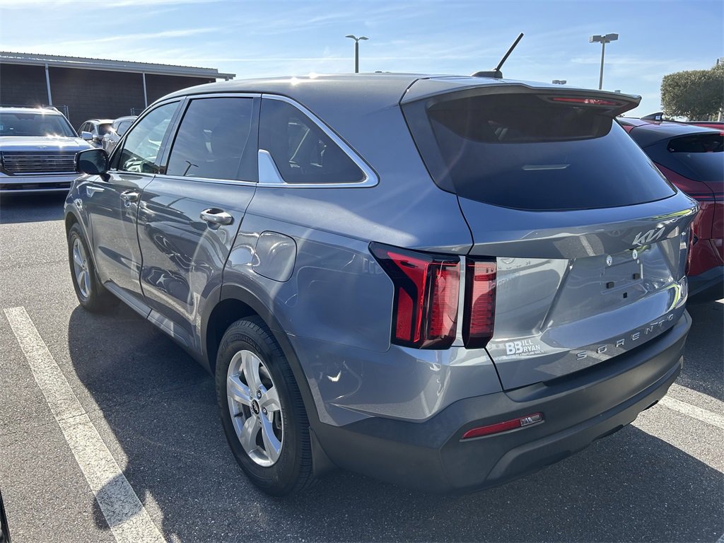 Used 2022 Kia Sorento LX image 8