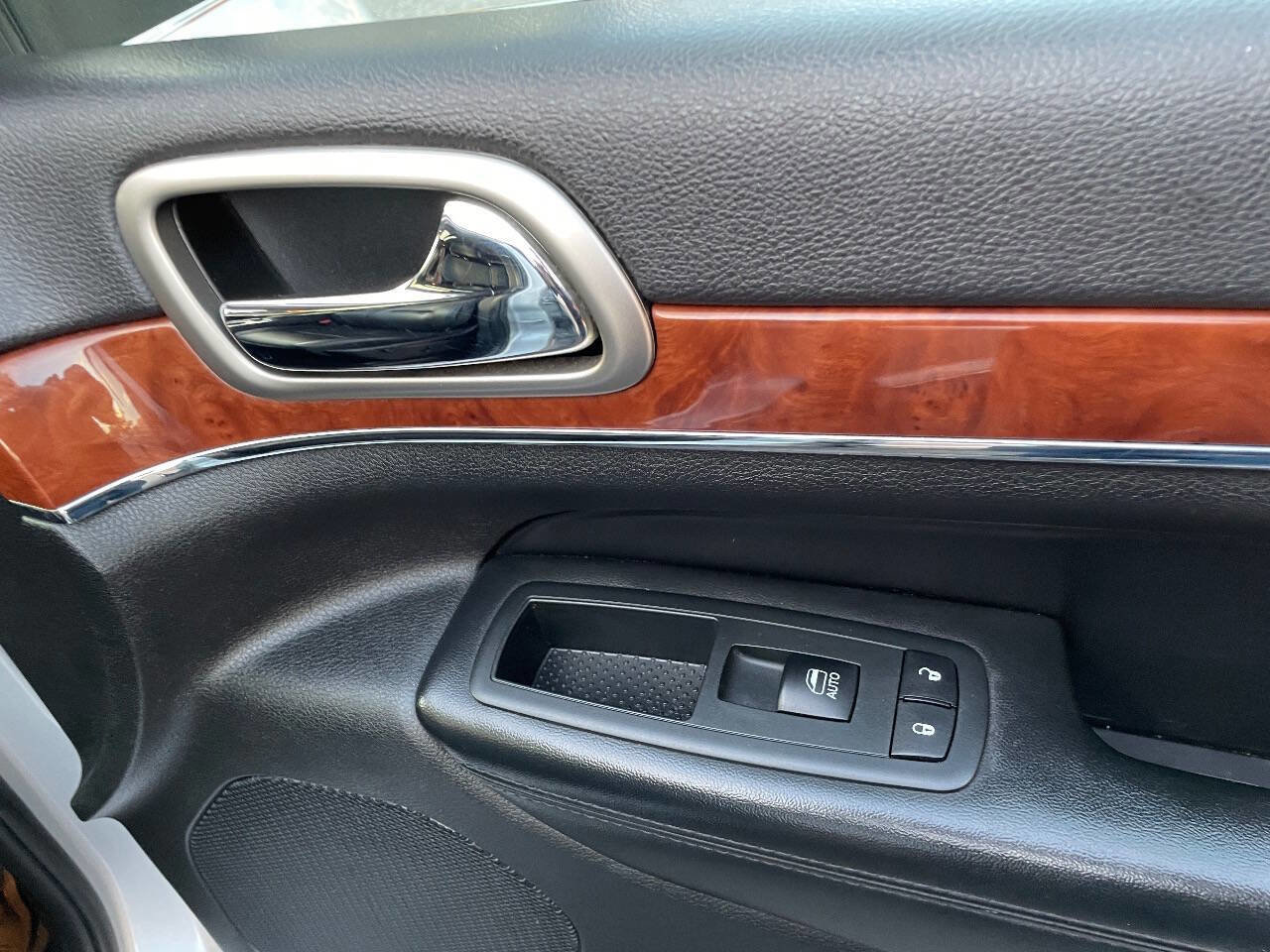 Used 2013 Jeep Grand Cherokee Limited w/ Advance Technology Group image 32