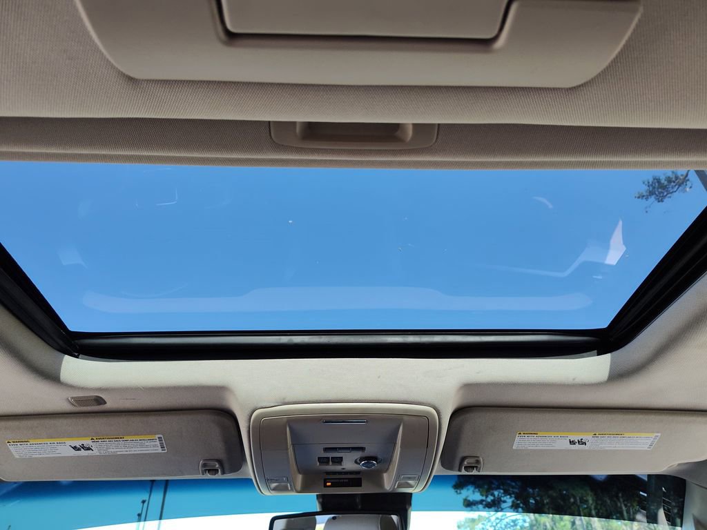 Used 2016 GMC Yukon XL SLT w/ Premium Edition image 24