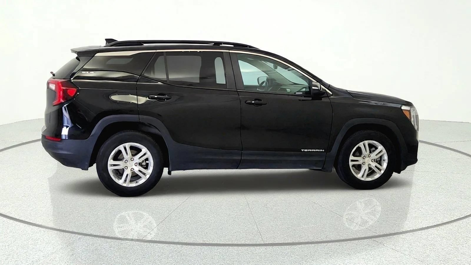 Used 2023 GMC Terrain SLE w/ Driver Convenience Package FWD image 7