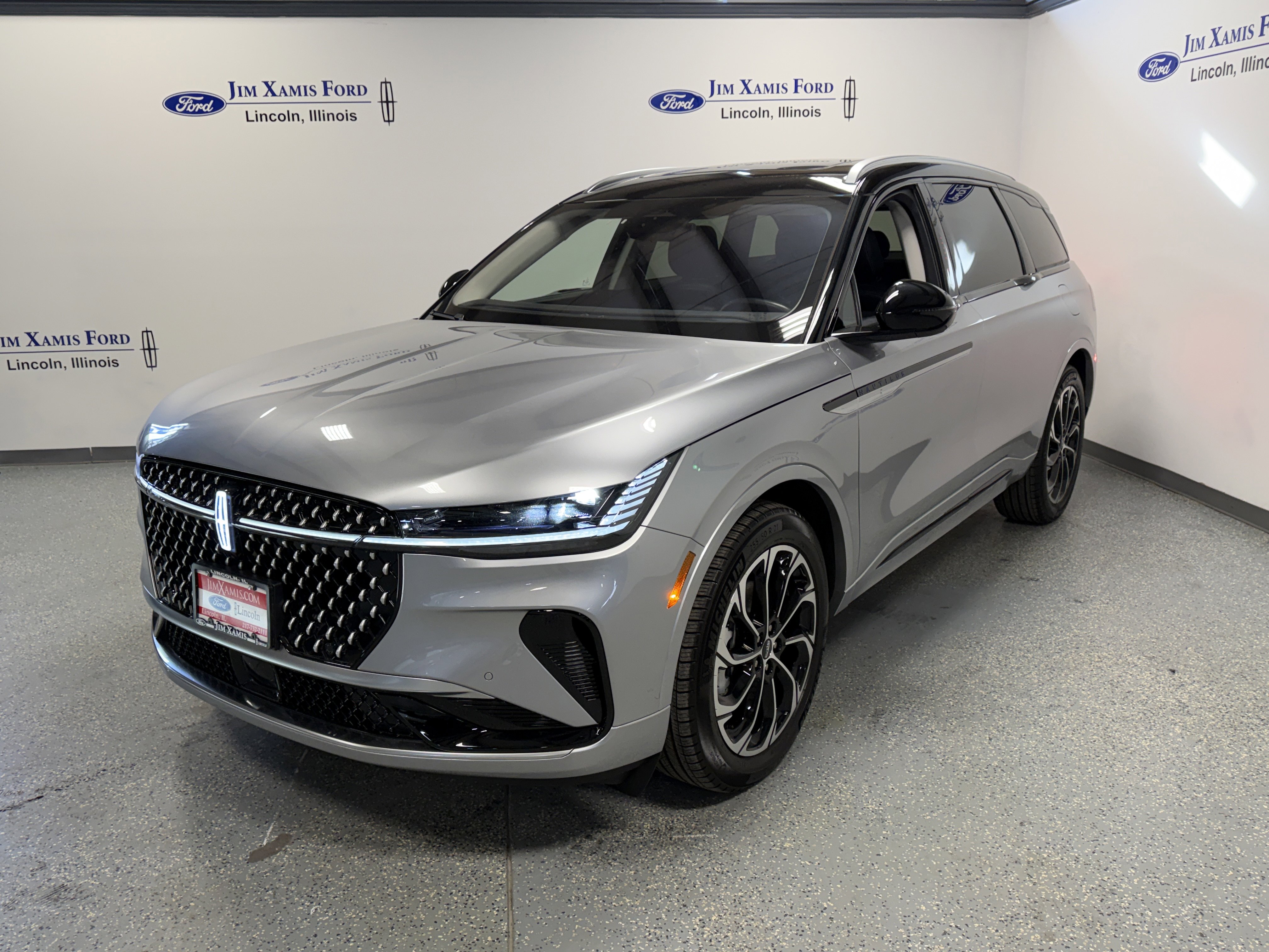 Used 2025 Lincoln Nautilus Reserve image 3